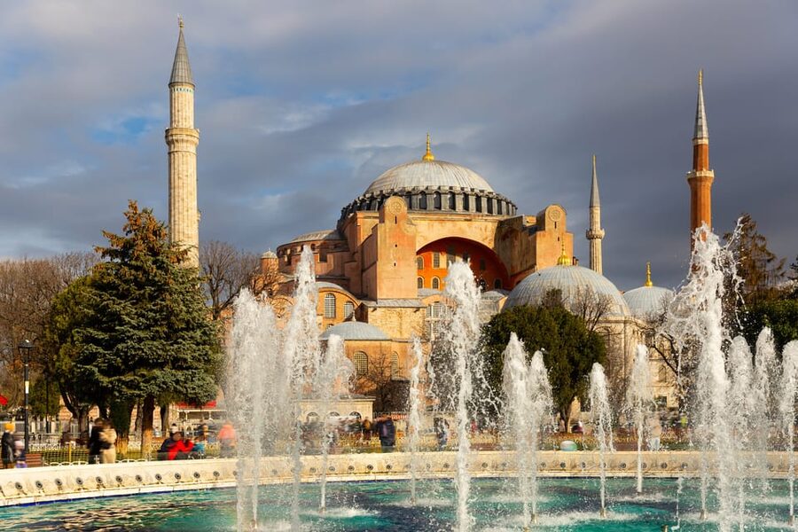 Istanbul City Walk: Blue Mosque, Hippodrome & Hagia Sophia - Guide quality and communication in multiple languages