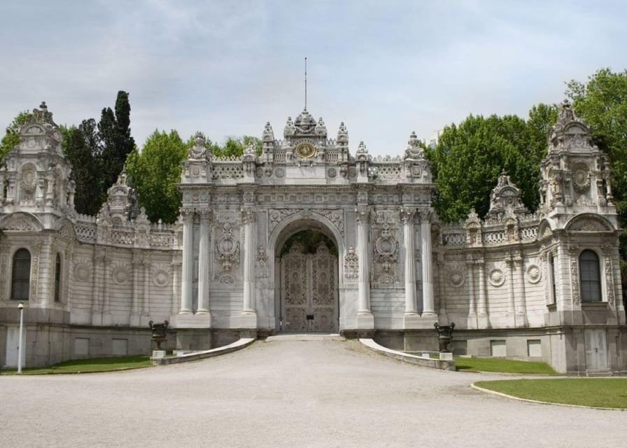 Istanbul Combo: Topkapi Palace & Dolmabahce Palace - Meeting at the Fountain of Sultan Ahmed III, and why arrival time matters