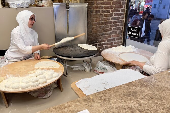 Istanbul Culinary Tour: Local Hotspots and Gourmet Street Foods - İstiklal Street tea and the snacks that set the pattern