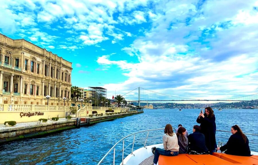 Istanbul: Daytime Bosphorus Yacht Cruise with Fruit & Snacks - Should you book this cruise