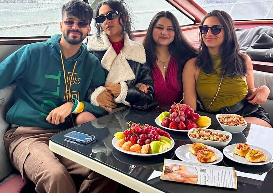 Istanbul: Daytime Bosphorus Yacht Cruise with Fruit & Snacks - Snacking like it is part of the experience, not a last-minute add-on