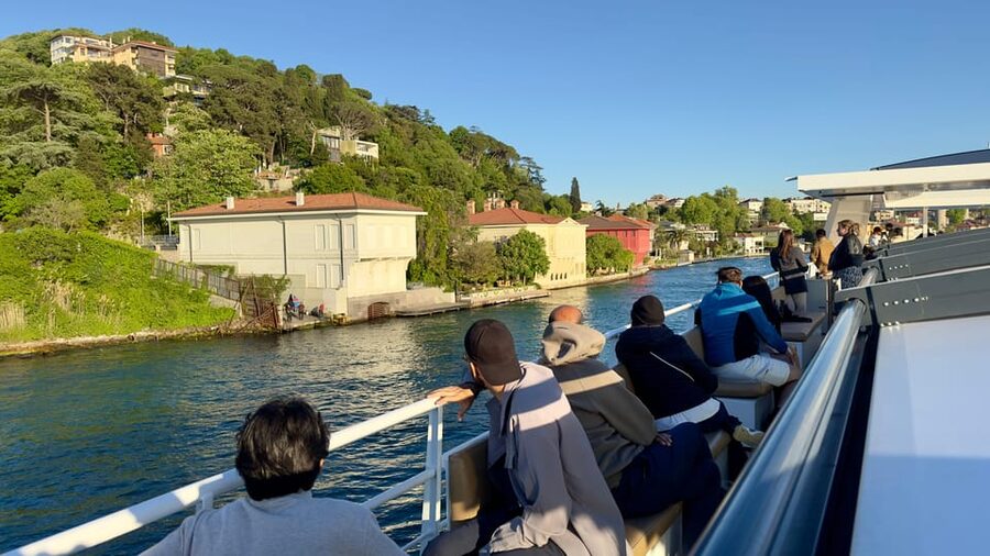Istanbul: Daytime or Sunset Sightseeing Cruise & Audio Guide - Who should book this cruise, and who might not