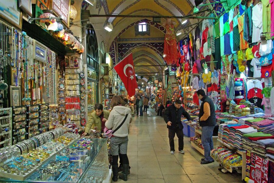 Istanbul: Dolmabahce Palace and Grand Bazaar Tour - Timing and logistics for a smooth half-day