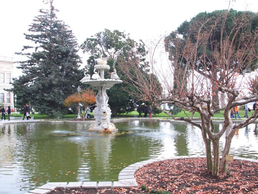 Istanbul: Dolmabahçe Palace and Uskudar Guided Tour - A 4-hour route that links Europe and Asia