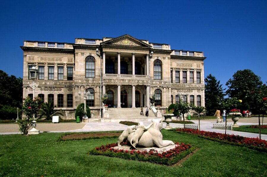Istanbul: Dolmabahçe Palace and Uskudar Guided Tour - Bosphorus Bridge cruise and the intercontinental feeling
