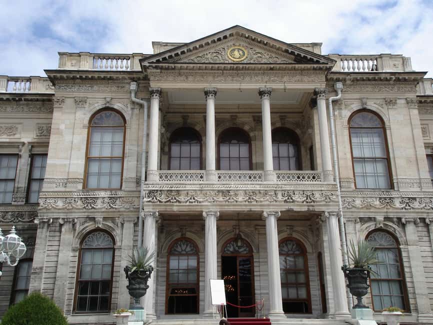 Istanbul: Dolmabahce Palace & Harem Skip-the-Line Entry - What can affect your visit: crowds, noise, photo rules, and maintenance
