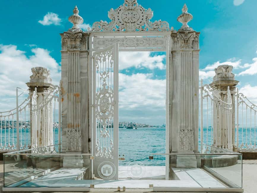 Istanbul:Dolmabahce Palace Skip-the-Line Entry & Audio Guide - Main palace halls: size, opulence, and what to notice