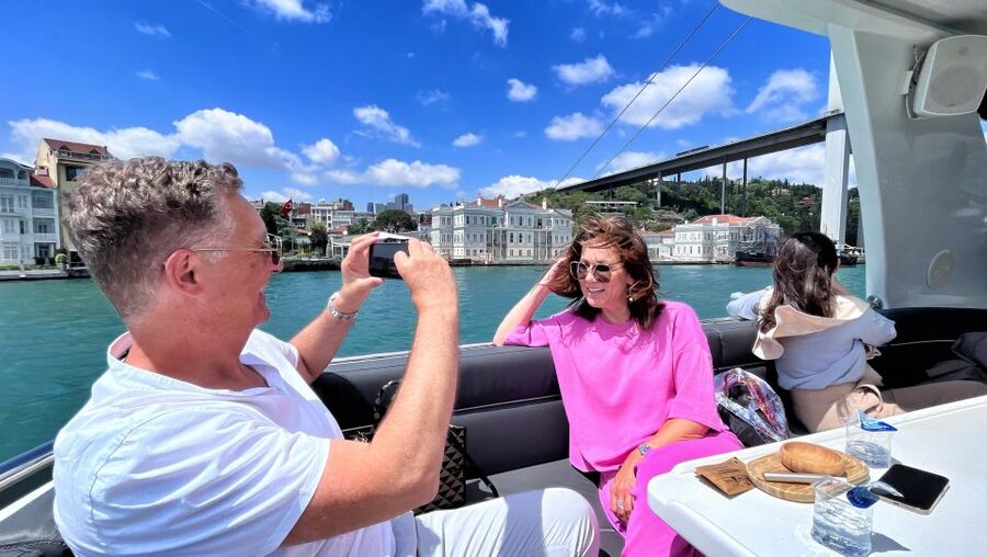 Istanbul: Dolmabahce Palace Tour and Bosphorus Yacht Cruise - Why Dolmabahçe and the Bosphorus work so well together