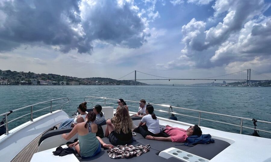 Istanbul: Dolmabahce Palace Tour and Bosphorus Yacht Cruise - Rumeli Fortress and the “defensive” side of Istanbul