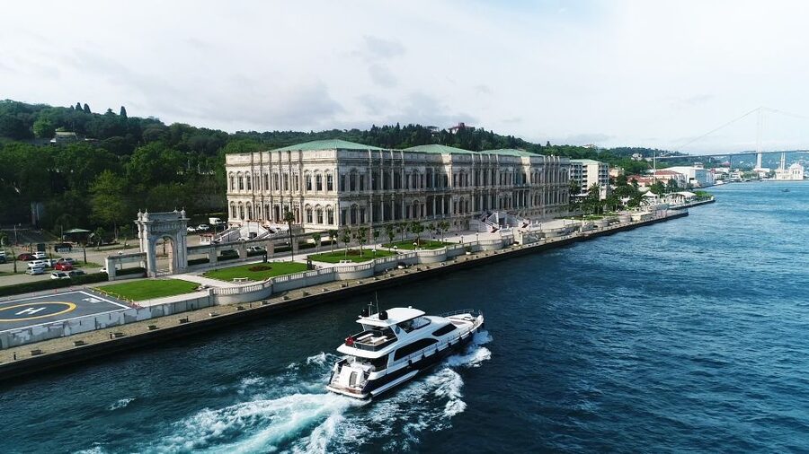 Istanbul: Dolmabahce Palace Tour and Bosphorus Yacht Cruise - Ortaköy, Arnavutköy, Bebek, and the shoreline story