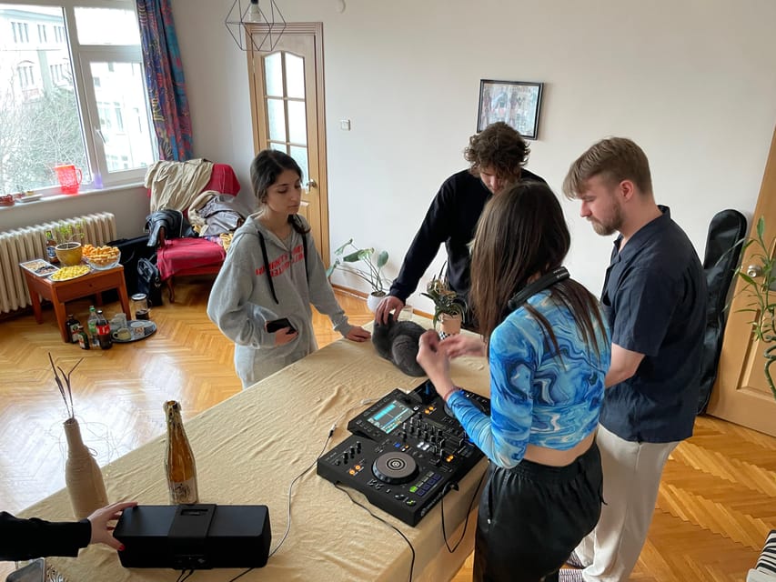 Istanbul: Electronic Music Workshop & Culture From Local DJ - Learning the Mixer: What You Gain Beyond Buttons