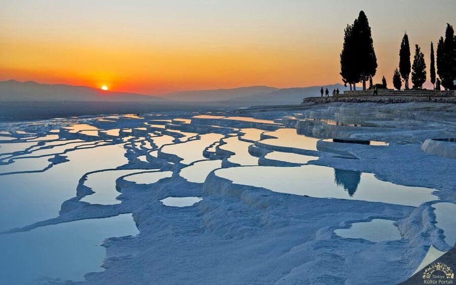 Istanbul: Ephesus, Pamukkale, Cappadocia 8-Day Trip by Plane - Day 4 Pamukkale terraces and Hierapolis: the thermal pool day