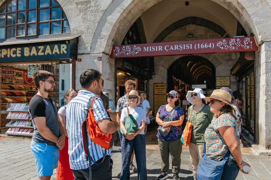Istanbul: European and Asian Side Guided Foodie Walking Tour - Kadıköy market guided time: how locals snack and browse