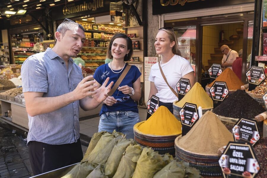 Istanbul: European and Asian Side Guided Foodie Walking Tour - Spice Bazaar, then breakfast: eating before you shop