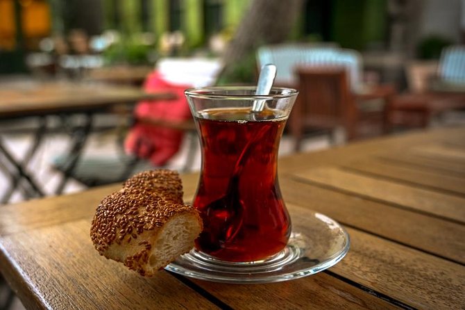 Istanbul Evening Sightseeing and Food Tasting Tour - Lamb kebab, stuffed meatballs, and lahmacun stops
