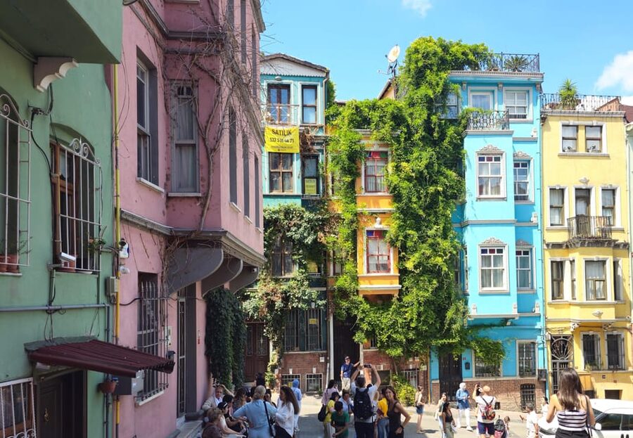 Istanbul: Fener & Balat Guided Tour through Colored Streets - Getting around Fener: hill climbs and step-friendly footwear