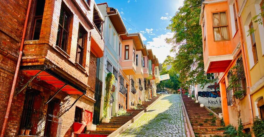 Istanbul: Fener, Balat, Old Greek and Jewish Quarter Tour - St. George’s Greek Patriarch Church: what that 16th century stop really means