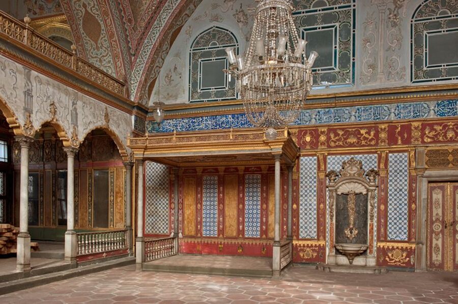 Istanbul: Full-Day Heritage Tour - Topkapi Palace in depth, including the Harem, with a 1 hour 45 minute stop