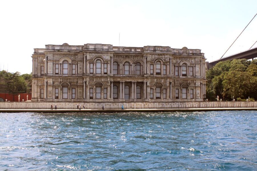 Istanbul: Full-Day Imperial & Asia Small Group Tour - Hippodrome Stops: The Ancient Stadium Still Has Clues