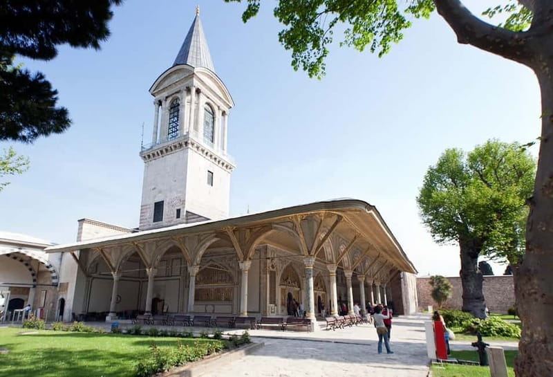 Istanbul: Full Day Private Guided Tour for Iconic Landmarks - Basilica Cistern: the Subterranean Palace and the Medusa heads