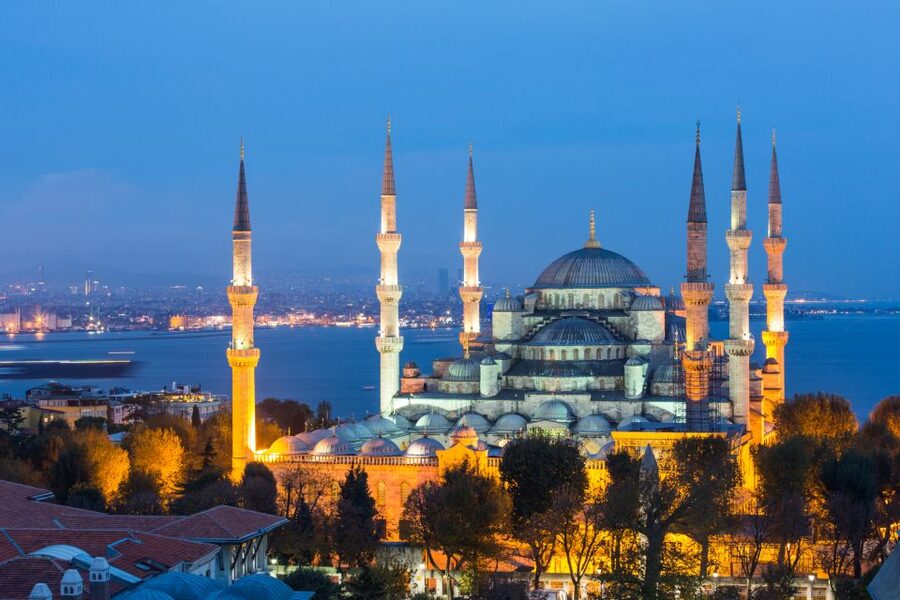 Istanbul: Get Your Guide and Explore the Best of the City - Days and entrances: closures, prayer times, and how to stay flexible