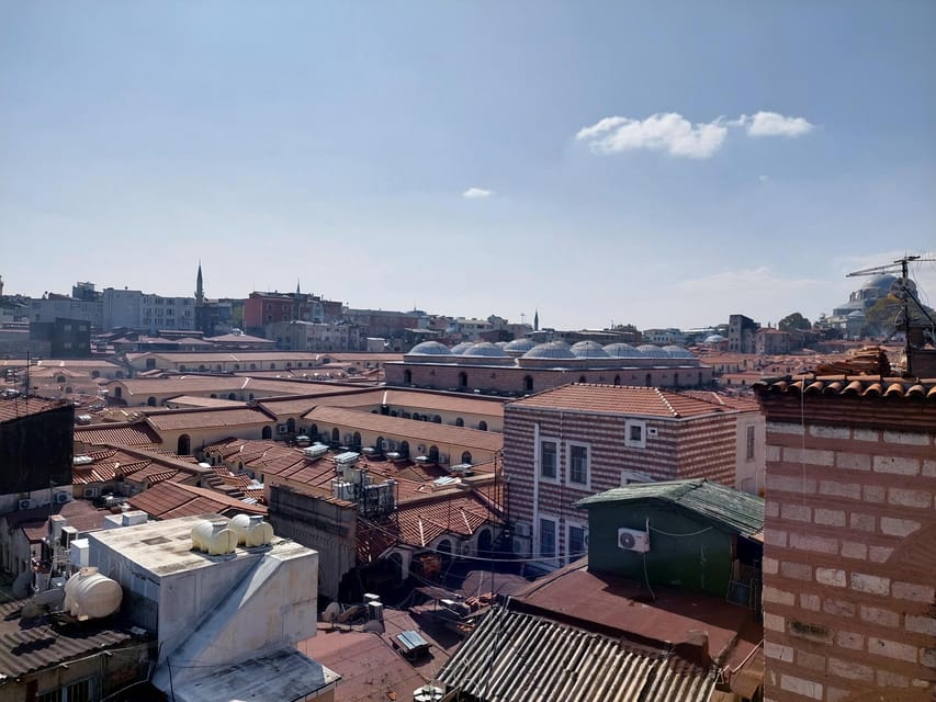 Istanbul Grand Bazaar: From Rooftops to the Secret Passages - Practical Advice: Stairs, Shoes, and Timing in a Market That Never Stops