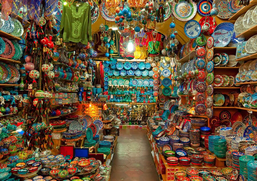 Istanbul: Grand Bazaar Shopping Experience with a Local - Entering the Grand Bazaar maze without guessing