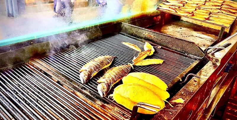 Istanbul: Guided Food Tour with Ferry Ride and Tastings - İskender kebap and mussels: what “high quality” tastes like