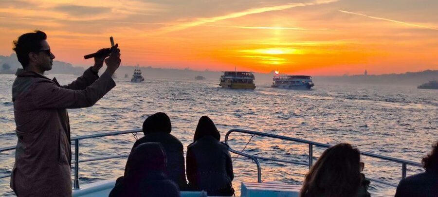 Istanbul: Guided Old City Tour and Bosphorus Sunset Cruise - Entering the day at the Museum of Turkish and Islamic Arts