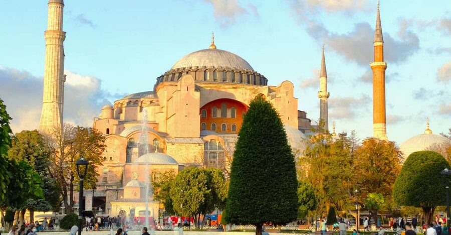 Istanbul: Guided Old City Tour and Bosphorus Sunset Cruise - Sultan Ahmed Mosque and Hagia Sophia, two icons you read in stages