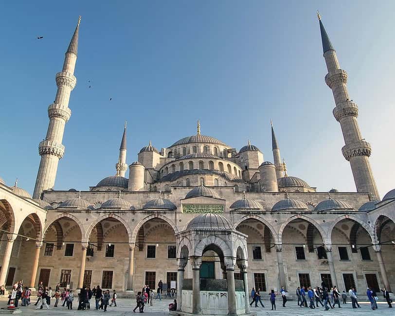 Istanbul: Hagia Sophia and Blue Mosque Tour with Tickets - A fast, smart plan for Istanbul’s busiest monuments