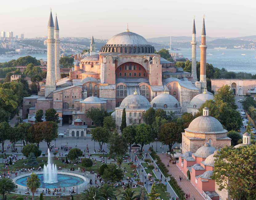 Istanbul: Hagia Sophia and Blue Mosque Tour with Tickets - Hagia Sophia: the building that teaches you two timelines at once