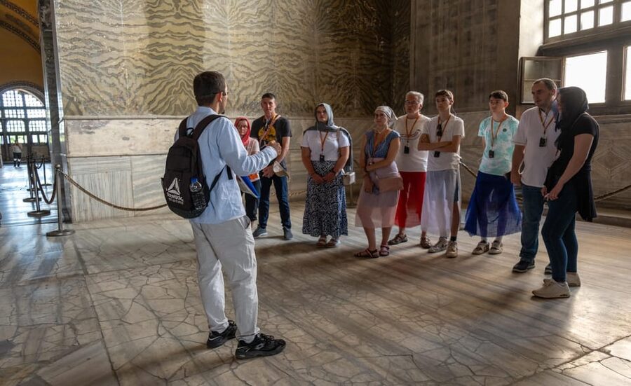 Istanbul: Hagia Sophia & Basilica Cistern Tour with Tickets - Hagia Sophia inside: church-to-mosque details you can actually spot