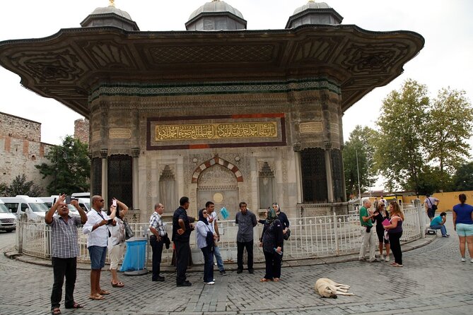 Istanbul: Hagia Sophia & Blue Mosque Guided & Small-Group Tour - Grand Bazaar time: self-guided browsing after a shop pause