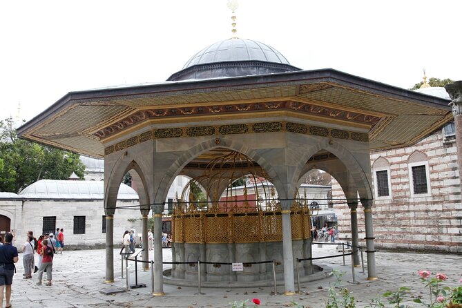 Istanbul: Hagia Sophia & Blue Mosque Guided & Small-Group Tour - Guide quality and what to do if you want less shopping pressure