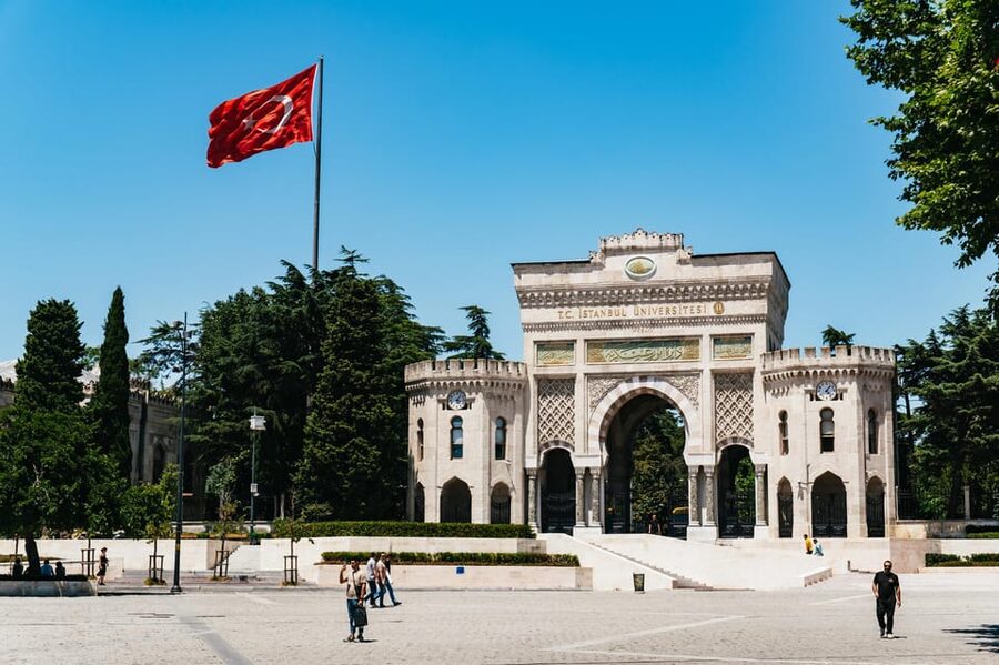 Istanbul: Hagia Sophia, Blue Mosque, Suleymaniye Mosque Tour - Why this 4-hour walking route feels efficient in Istanbul