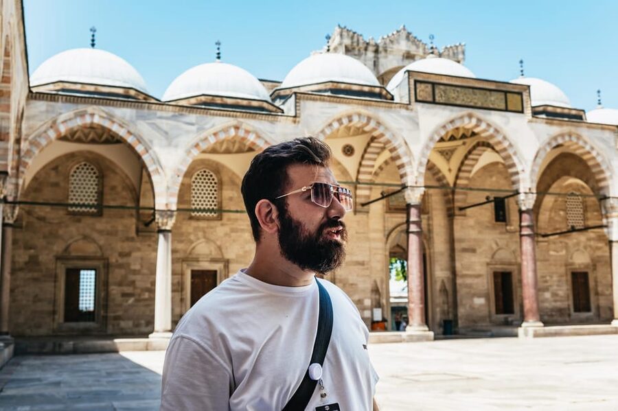 Istanbul: Hagia Sophia, Blue Mosque, Suleymaniye Mosque Tour - The included break and madrasah drink: how to pace yourself on purpose