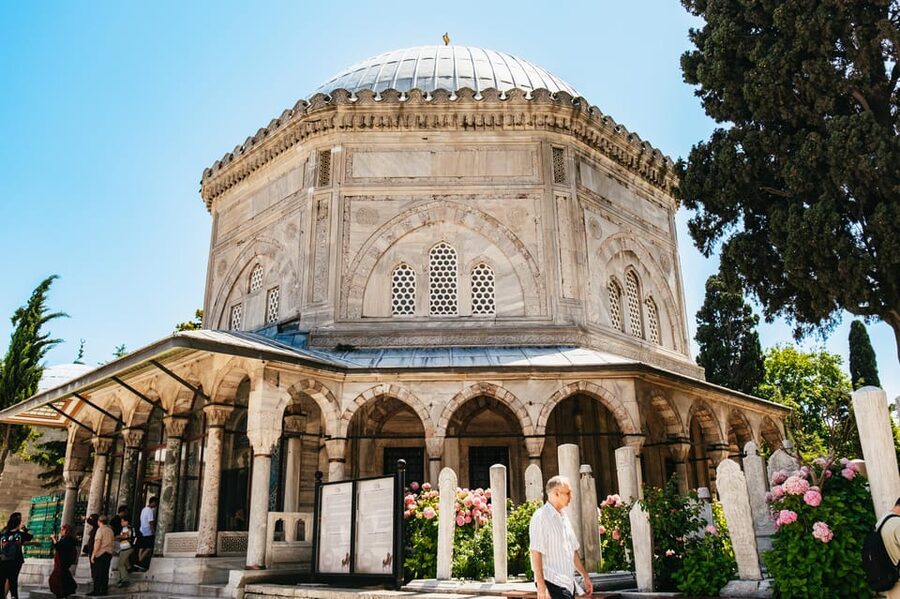 Istanbul: Hagia Sophia, Blue Mosque, Suleymaniye Mosque Tour - Meeting in Sultanahmet and how the tour actually starts