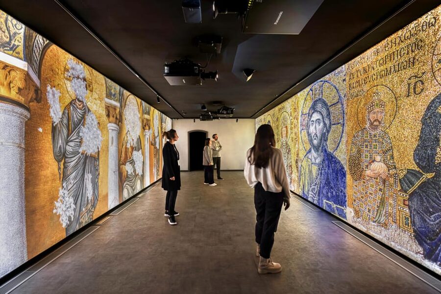 Istanbul: Hagia Sophia Mosque and Museum Skip-The-Line Combo - Walking to the mosque: what to watch for in the visiting area