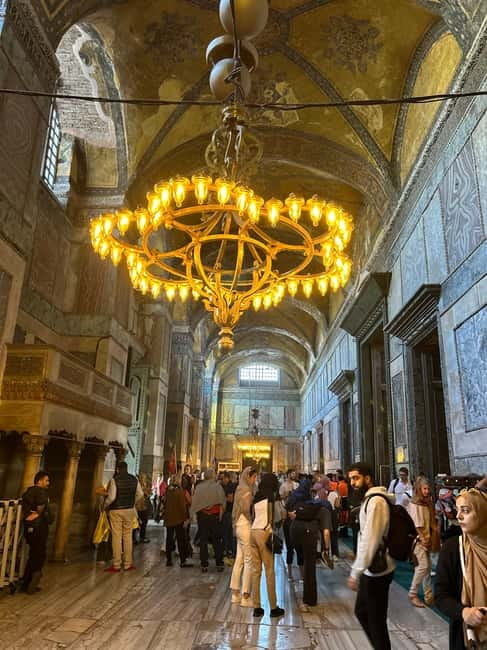 Istanbul: Hagia Sophia Ticket with Audio Guide & Blue Mosque - Timing strategy: how to avoid the worst of the crowd pattern