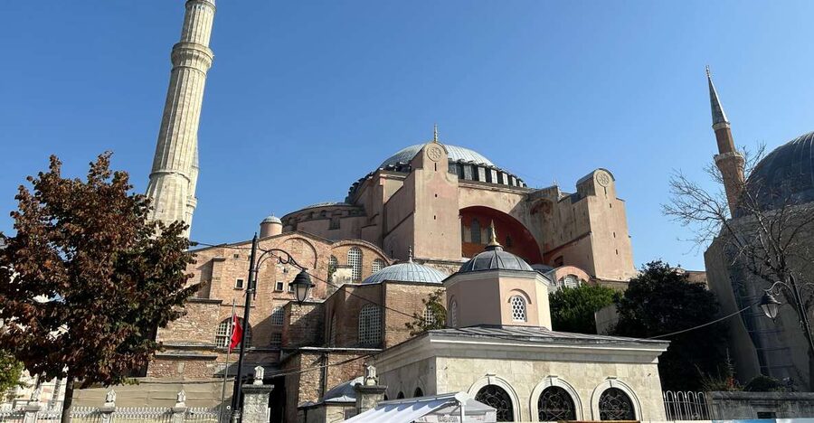 Istanbul: Hagia Sophia Tour with Skip-the-Line Entry Ticket - Meet at Dsign Cafe by the Hippodrome, Then Get Oriented Fast