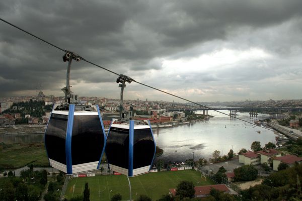 Istanbul: Half-Day Cruise and Cable Car to Pierre Loti Hill - Guide quality: the names behind the calm, organized day