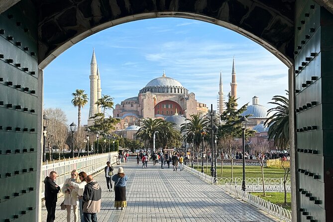 Istanbul Highlights Blue Mosque, Hagia Sophia, Cisterns and More! - Nakkas Cistern Art Gallery, Then a Carpet Demonstration Stop