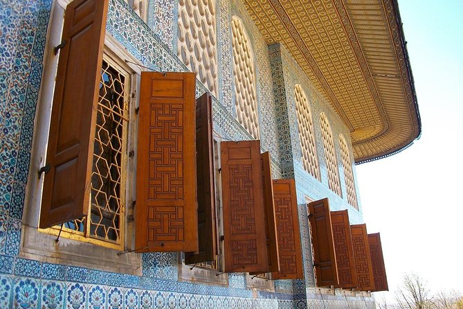 Istanbul Highlights: Guided Tour with Turkish Tea or Coffee - Where you meet, where you end, and the walking reality