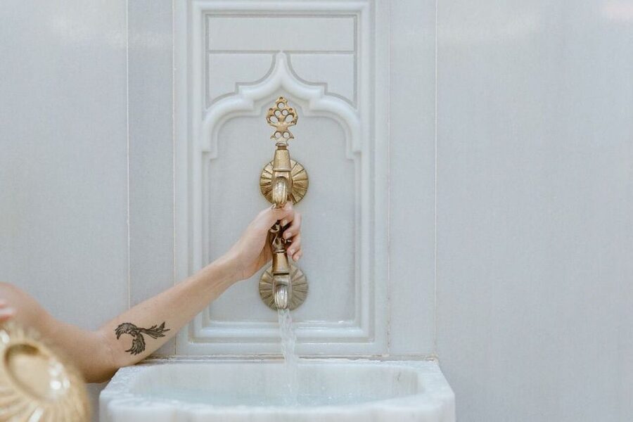 Istanbul: Hurrem Sultan Hamam Experience - Face mask and facial massage, plus foot massage with redbud oil