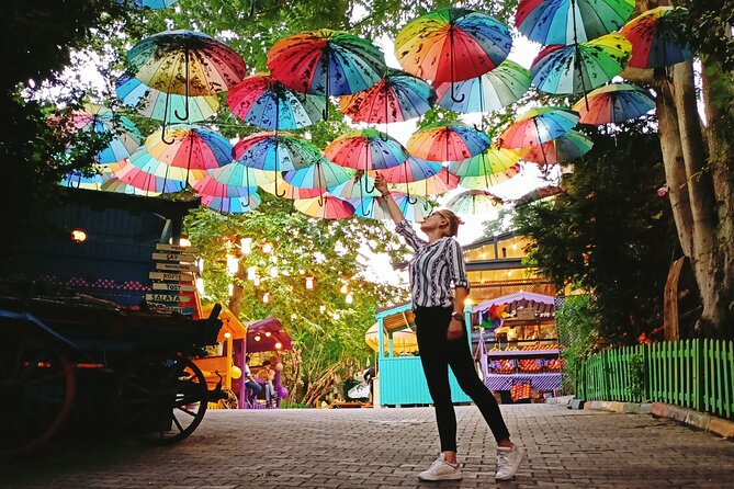 Istanbul in Colors: Balat Tour - Getting started at Cafe Society Rüstem Paşa, then straight into the action