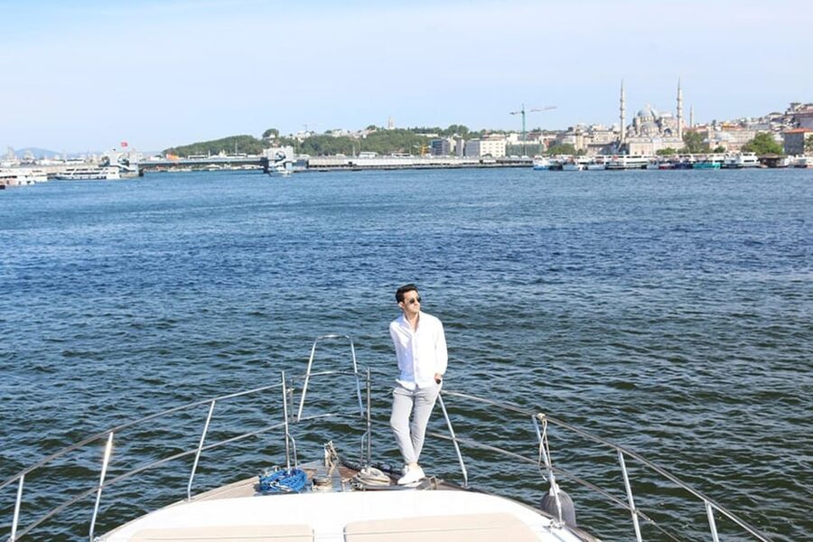Istanbul: Luxury Yacht Tour at Sunset w Snacks - Yacht Setup: Indoor Comfort, Outdoor Deck Views, and 360 Thinking