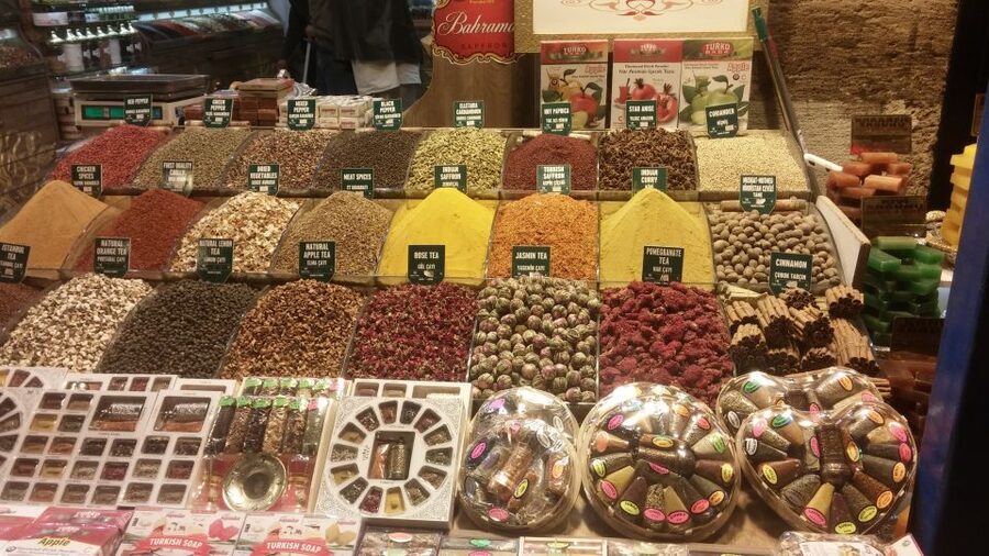 Istanbul: Morning Bosphorus Boat Tour with Spice Bazaar - Hotel pickup and the 1.5-hour cruise logistics