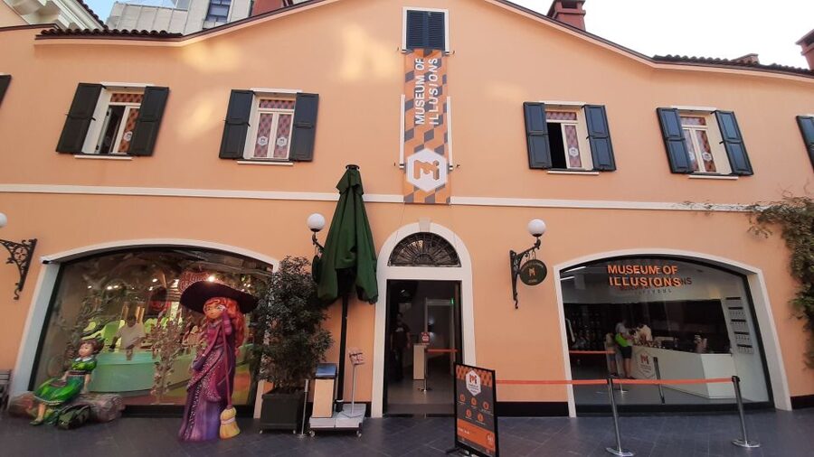 Istanbul: Museum of Illusions Ticket - Languages, accessibility, and on-site help
