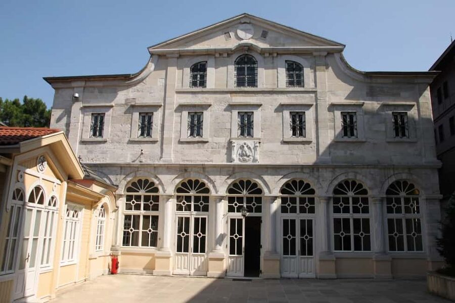 Istanbul: Old City And Bosphorus Bus Tour with Lunch - Lunch With City Views: Turkish Food and a Breather